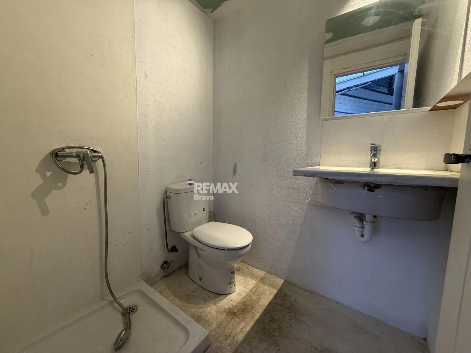 Nave industrial en Cadaqués ideal para empresa o pupilaje de barcos