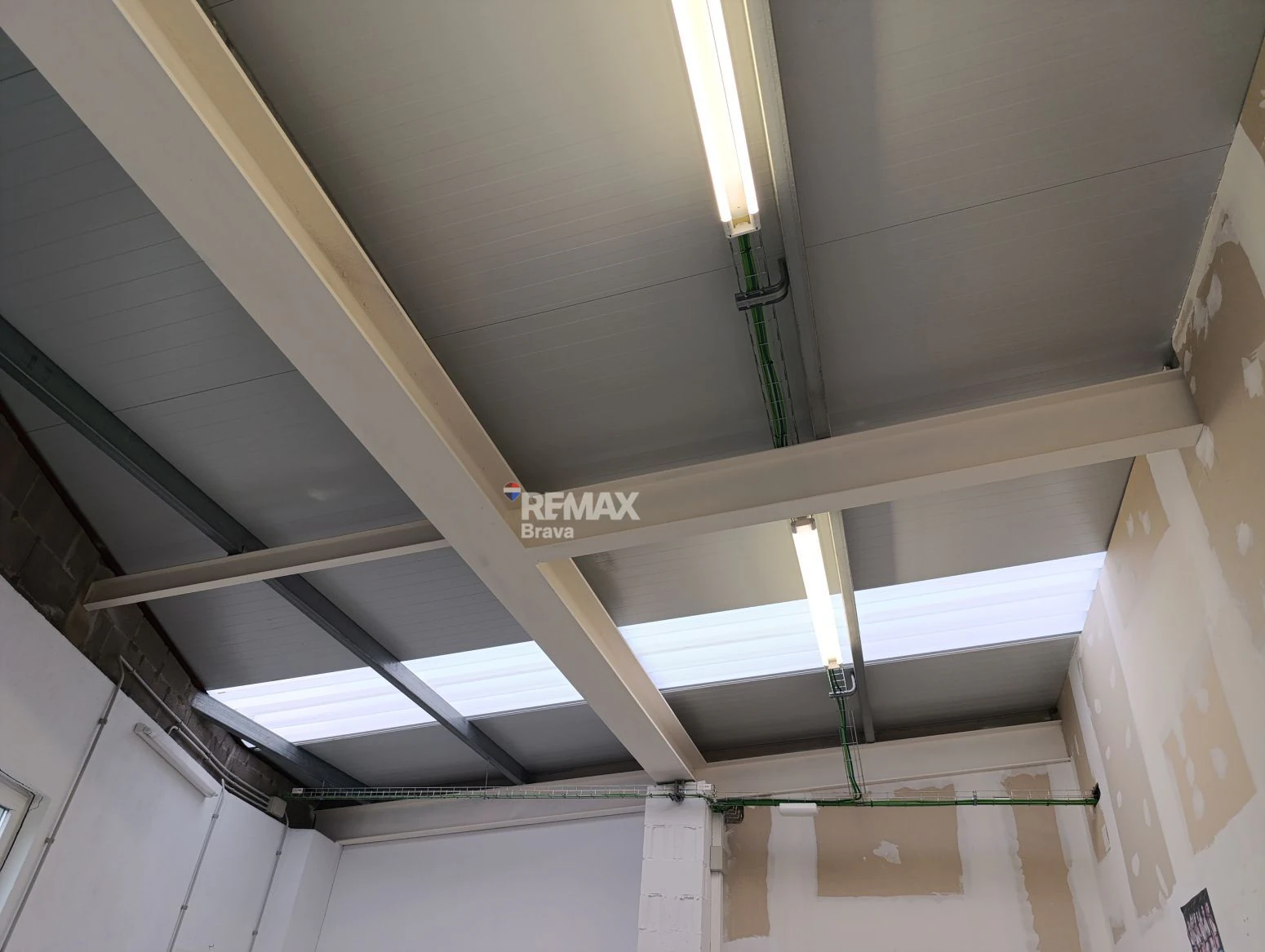 Nave industrial en Cadaqués ideal para empresa o pupilaje de barcos