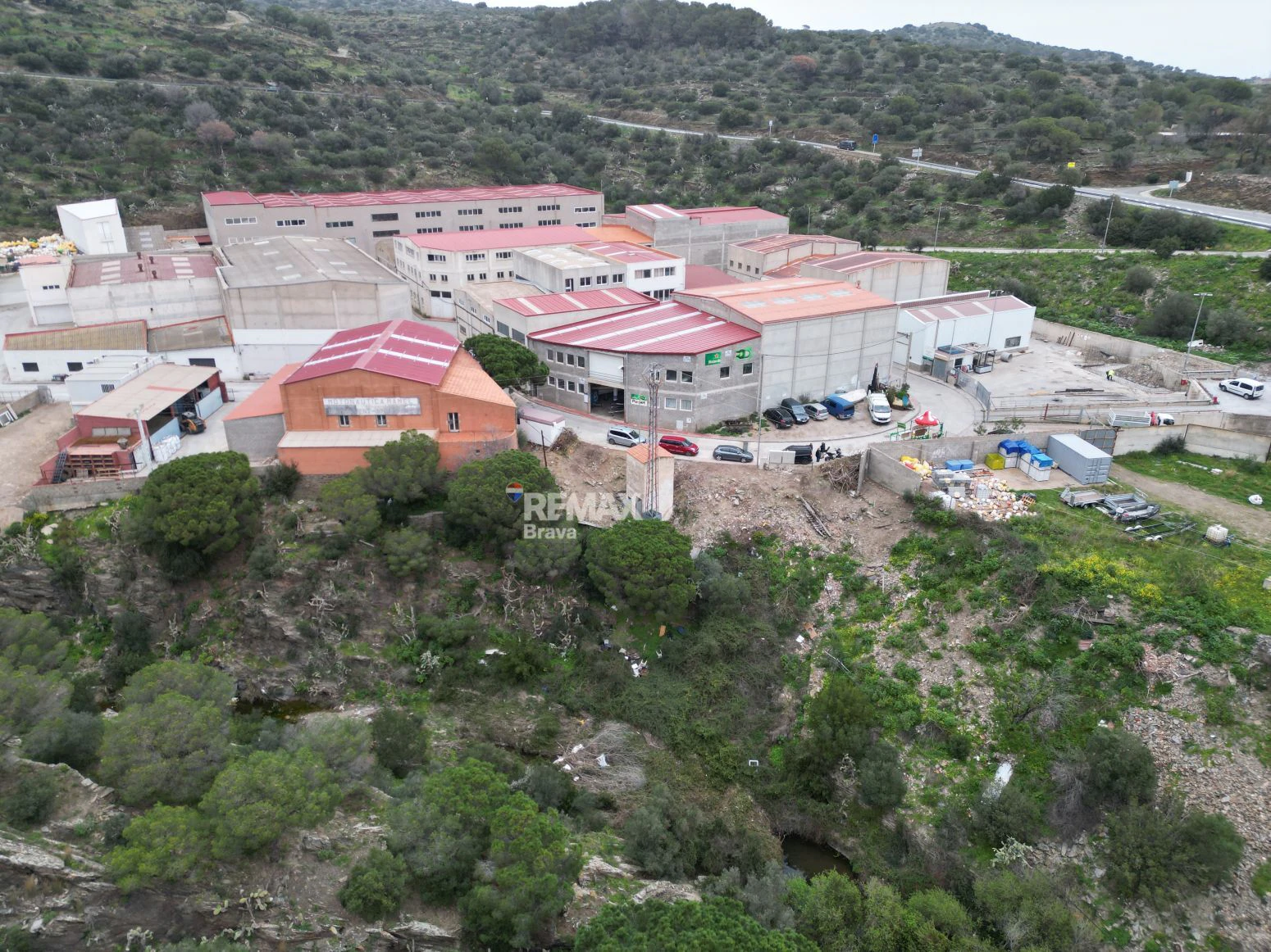 Nave industrial en Cadaqués ideal para empresa o pupilaje de barcos