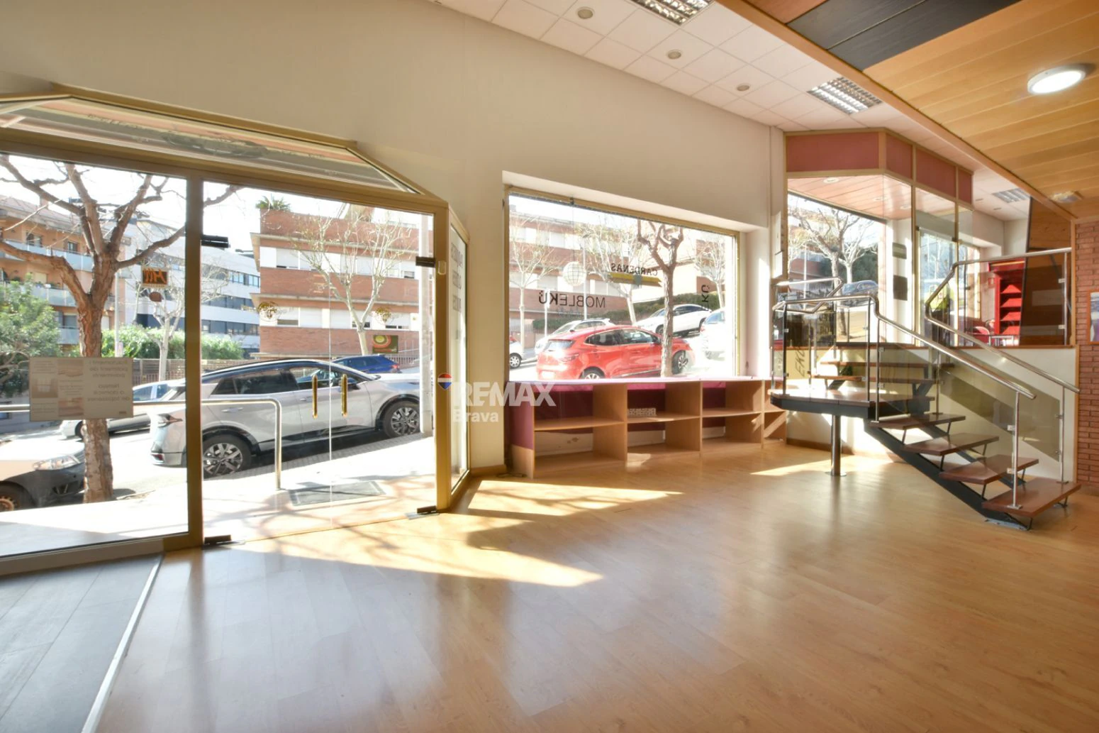 Local comercial premium en Sant Feliu de Llobregat listo para operar