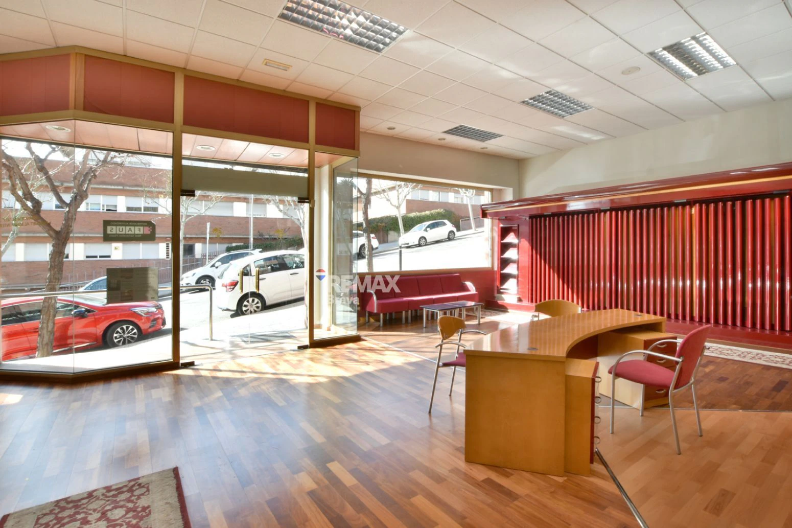 Local comercial premium en Sant Feliu de Llobregat listo para operar