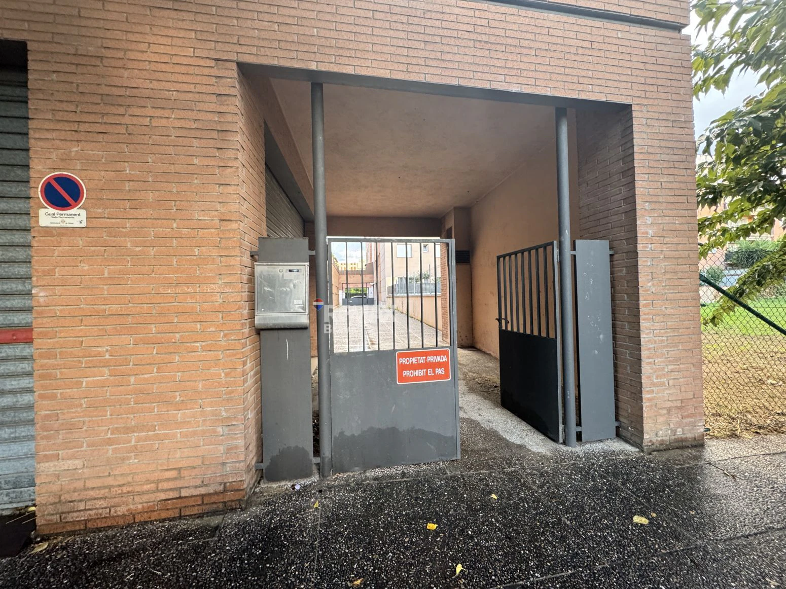 Local en buen estado ideal para despacho profesional o inversión en Girona capital