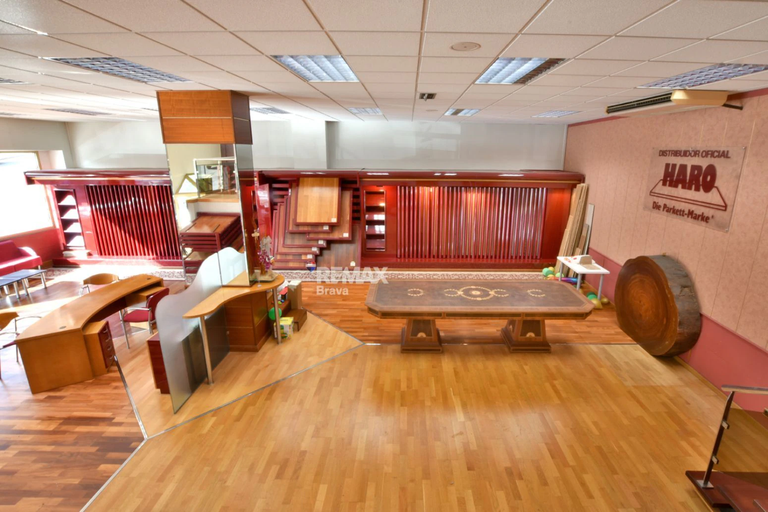 Amplio local comercial en edificio exclusivo de Sant Feliu de Llobregat