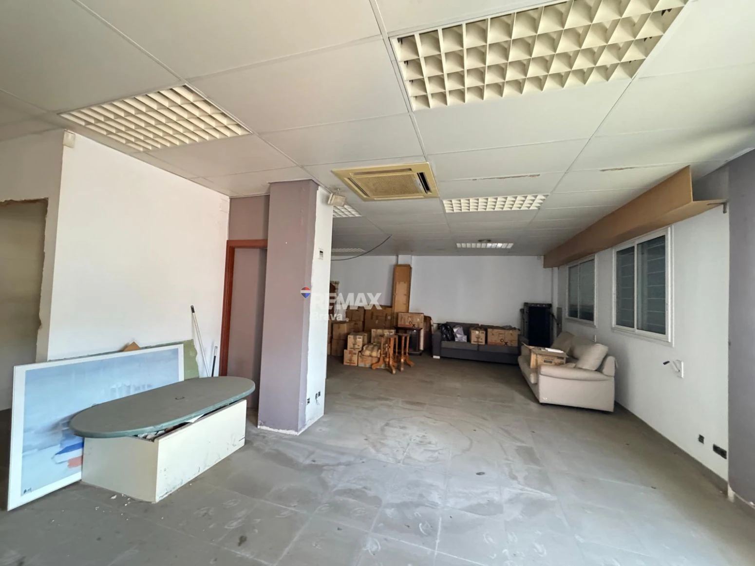 Local en buen estado ideal para despacho profesional o inversión en Girona capital