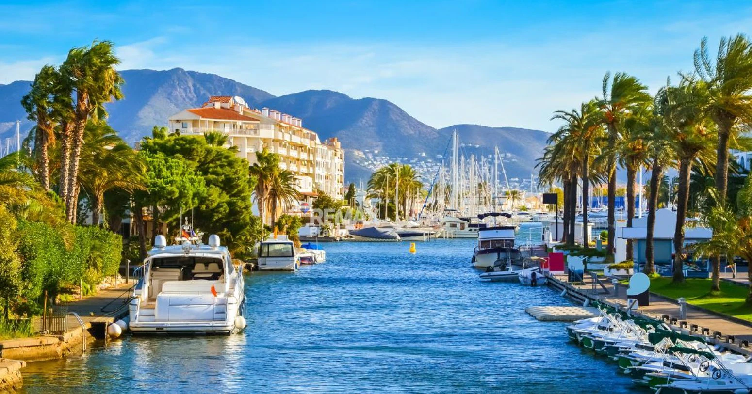 Oportunidad bancaria: casa adosada para reformar en Empuriabrava – Puigmal