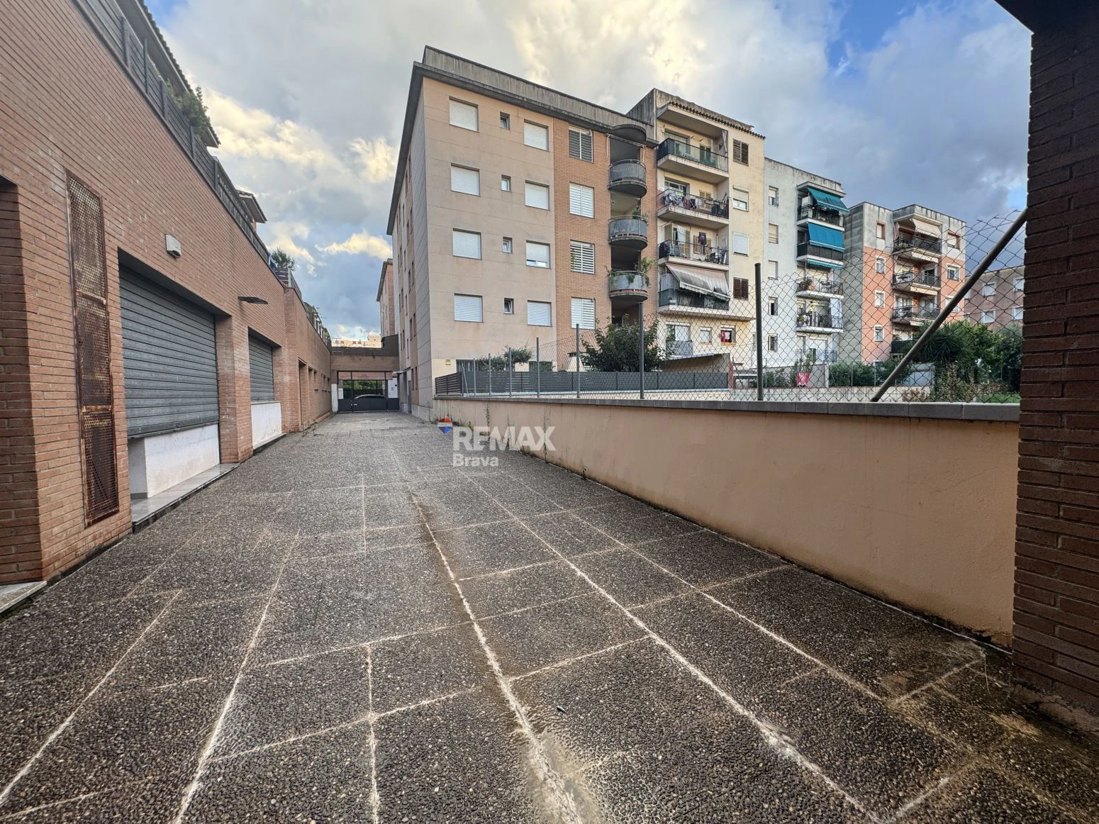 Local en buen estado ideal para despacho profesional o inversión en Girona capital