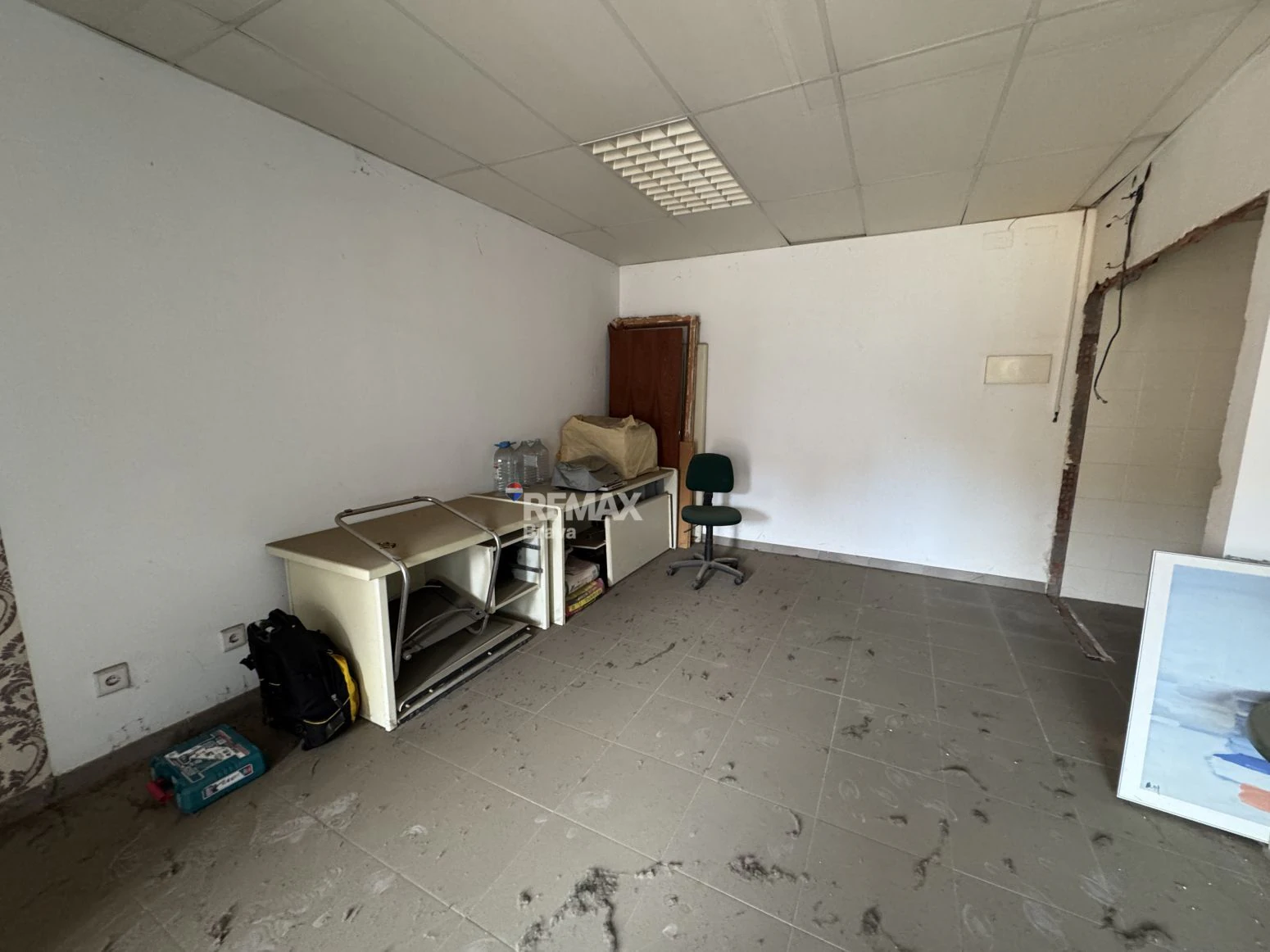 Local en buen estado ideal para despacho profesional o inversión en Girona capital