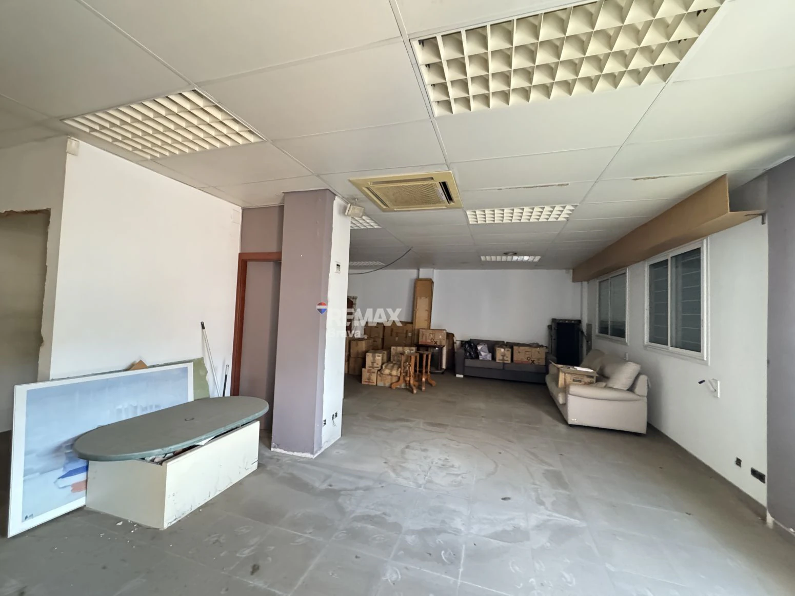 Local en buen estado ideal para despacho profesional o inversión en Girona capital