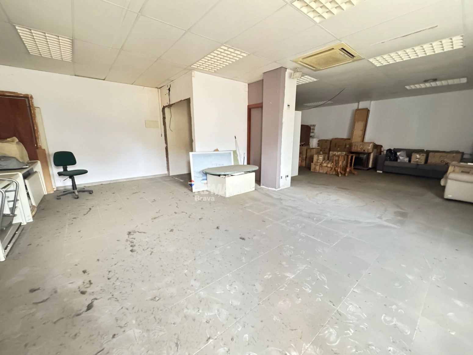 Local en buen estado ideal para despacho profesional o inversión en Girona capital