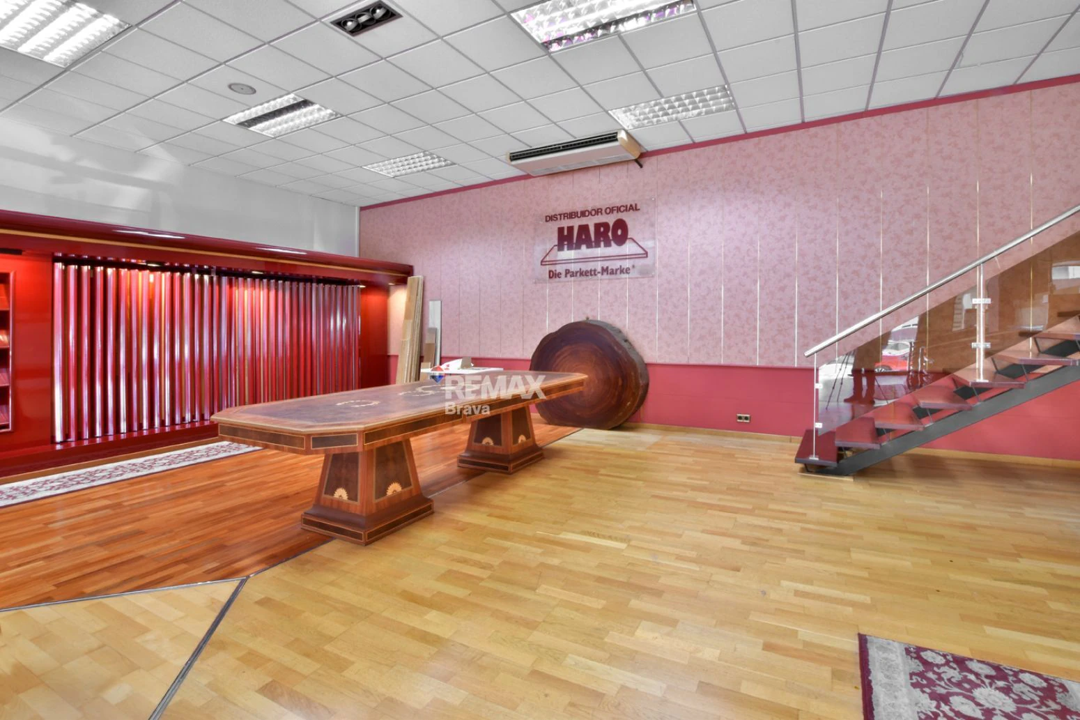 Amplio local comercial en edificio exclusivo de Sant Feliu de Llobregat