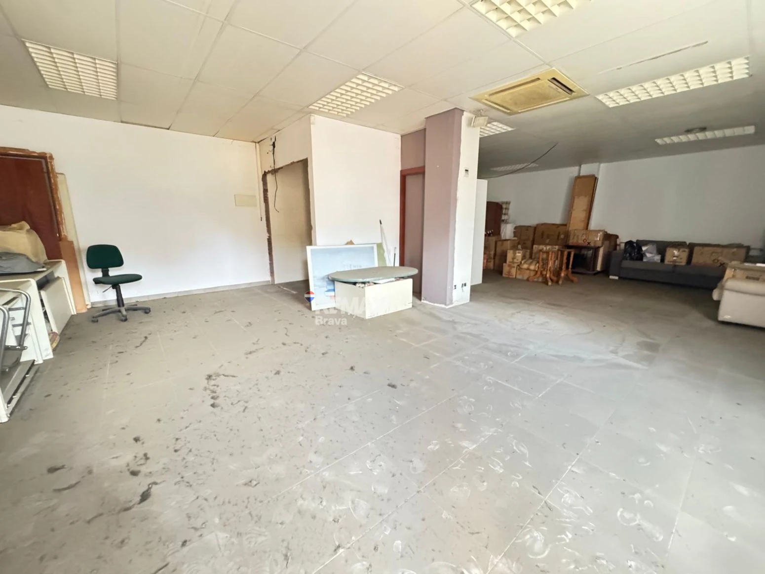 Local en buen estado ideal para despacho profesional o inversión en Girona capital