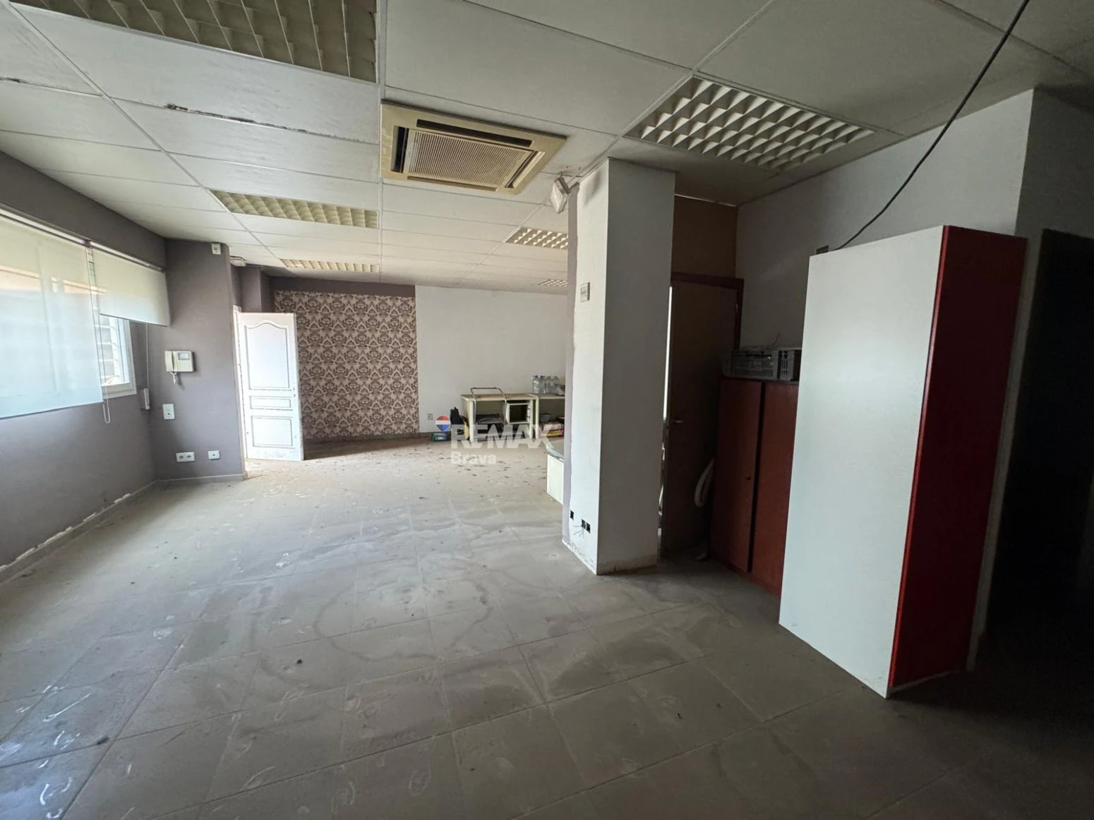 Local en buen estado ideal para despacho profesional o inversión en Girona capital
