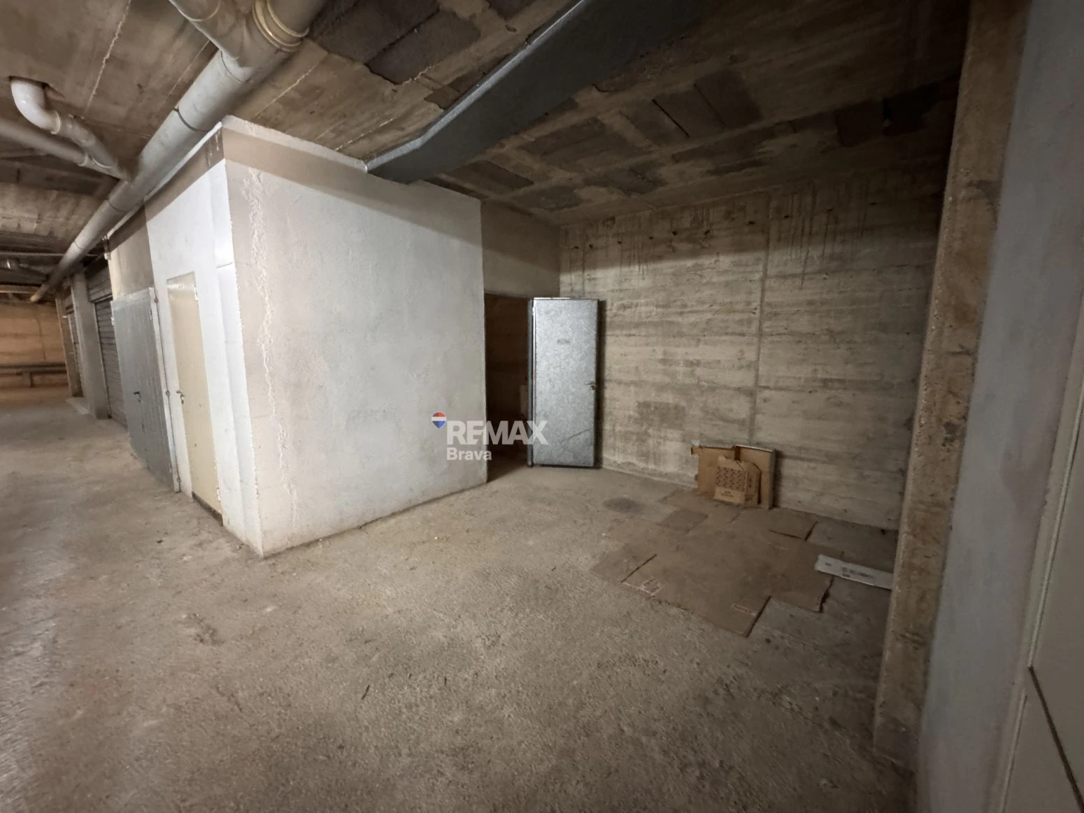 Conjunto náutico exclusivo: amarre de 11m, parking y trastero en Empuriabrava