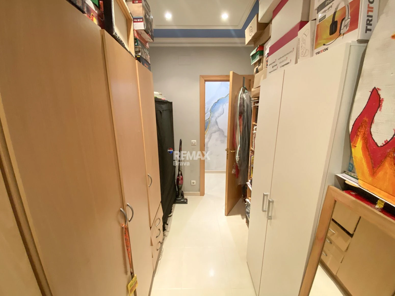 Excelente piso con terraza y parking en zona bien comunicada de Figueres