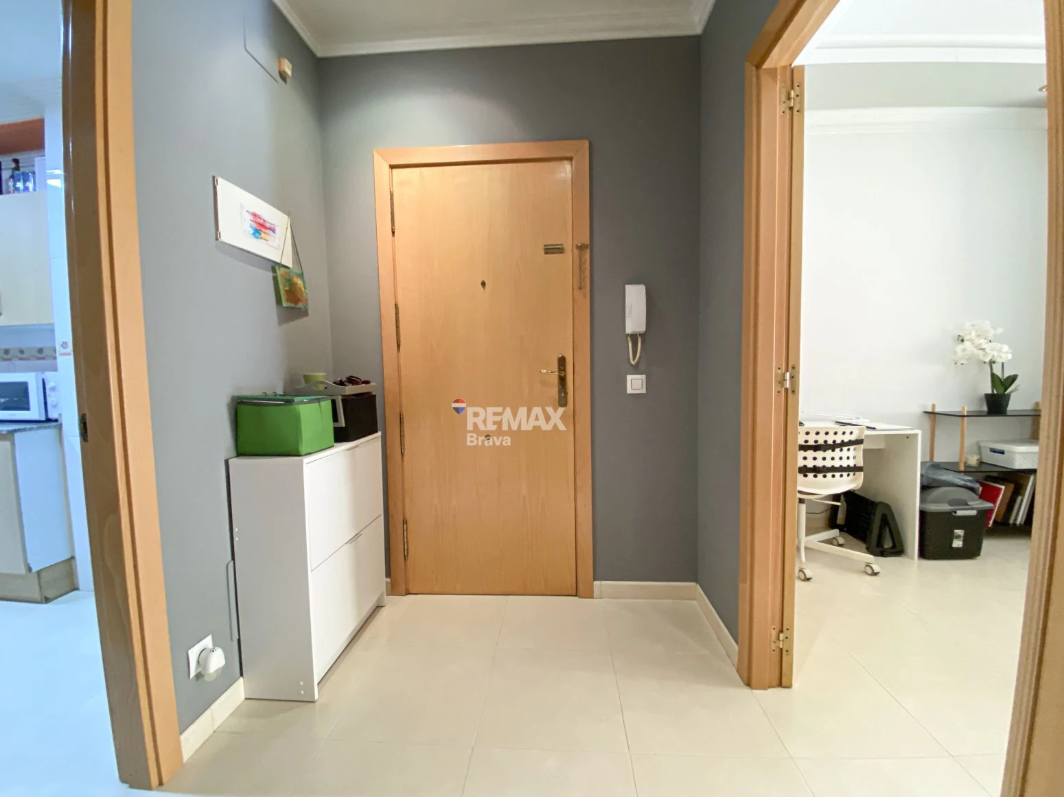 Excelente piso con terraza y parking en zona bien comunicada de Figueres