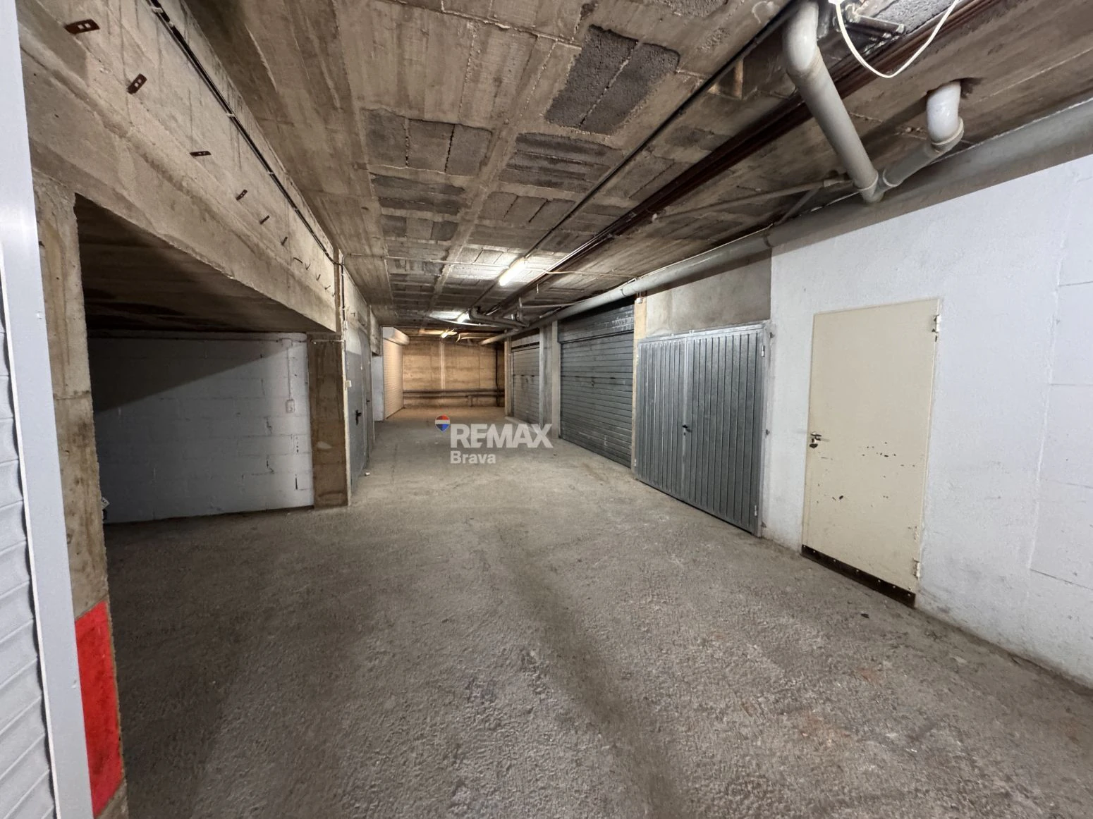 Conjunto náutico exclusivo: amarre de 11m, parking y trastero en Empuriabrava