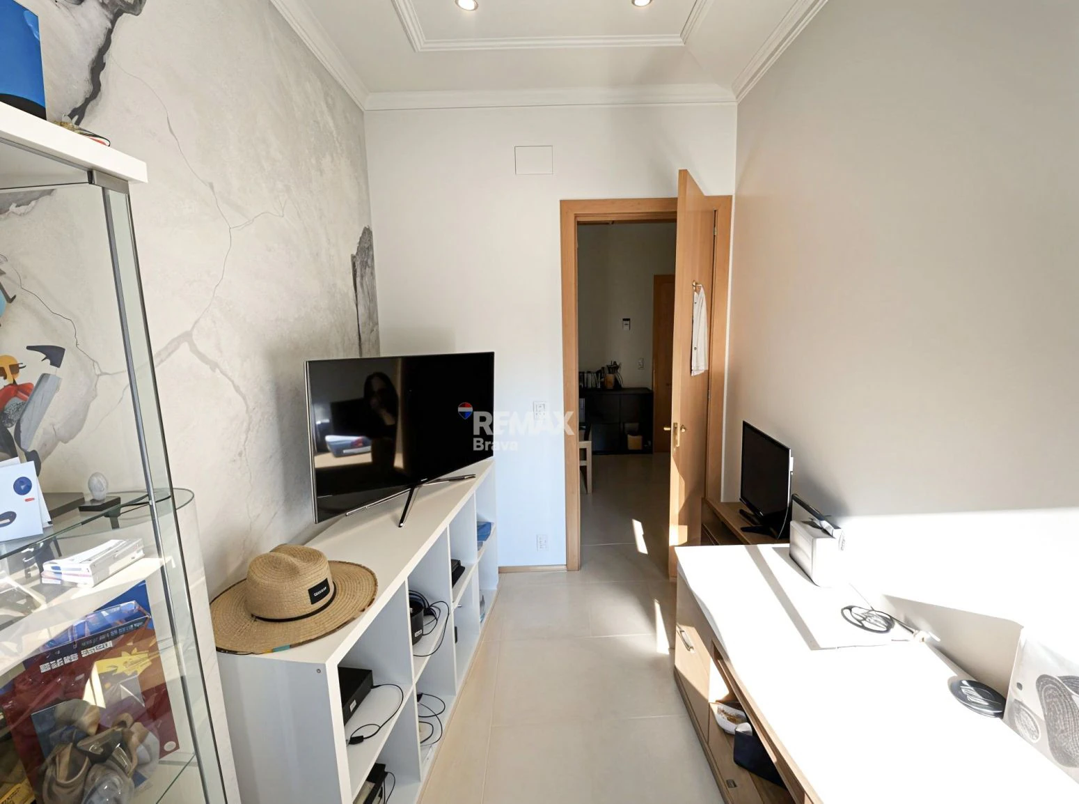 Excelente piso con terraza y parking en zona bien comunicada de Figueres