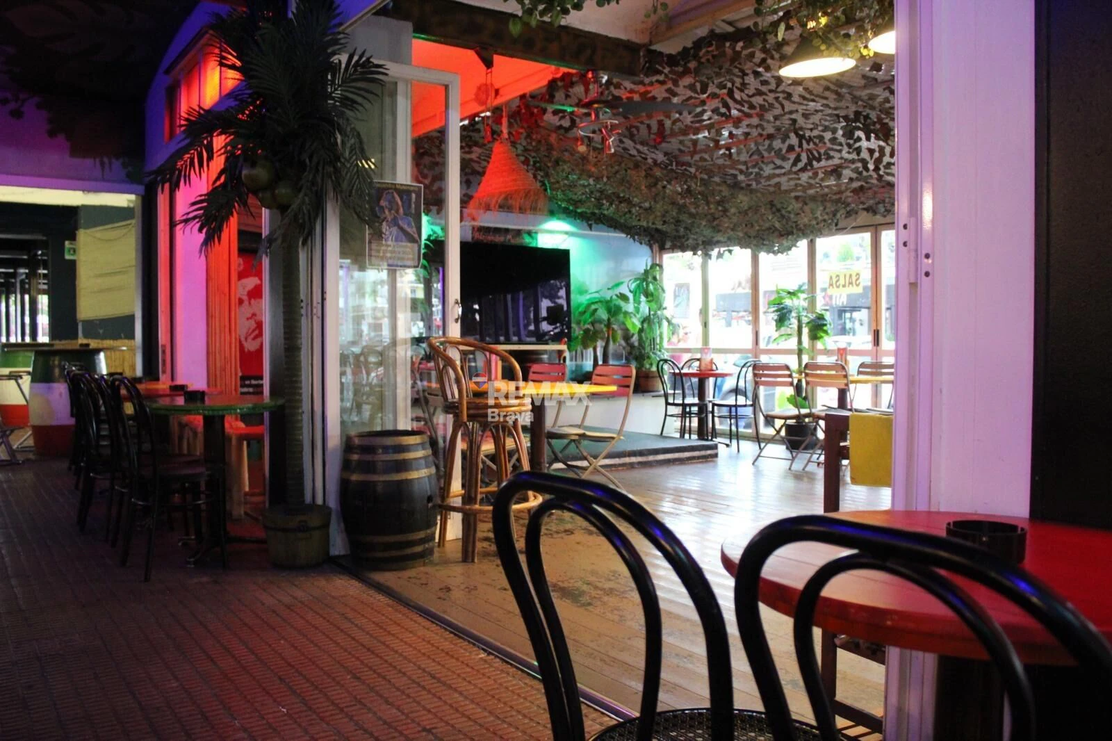 Legendario Coctel Bar de la Costa-Brava, Empuriabrava.