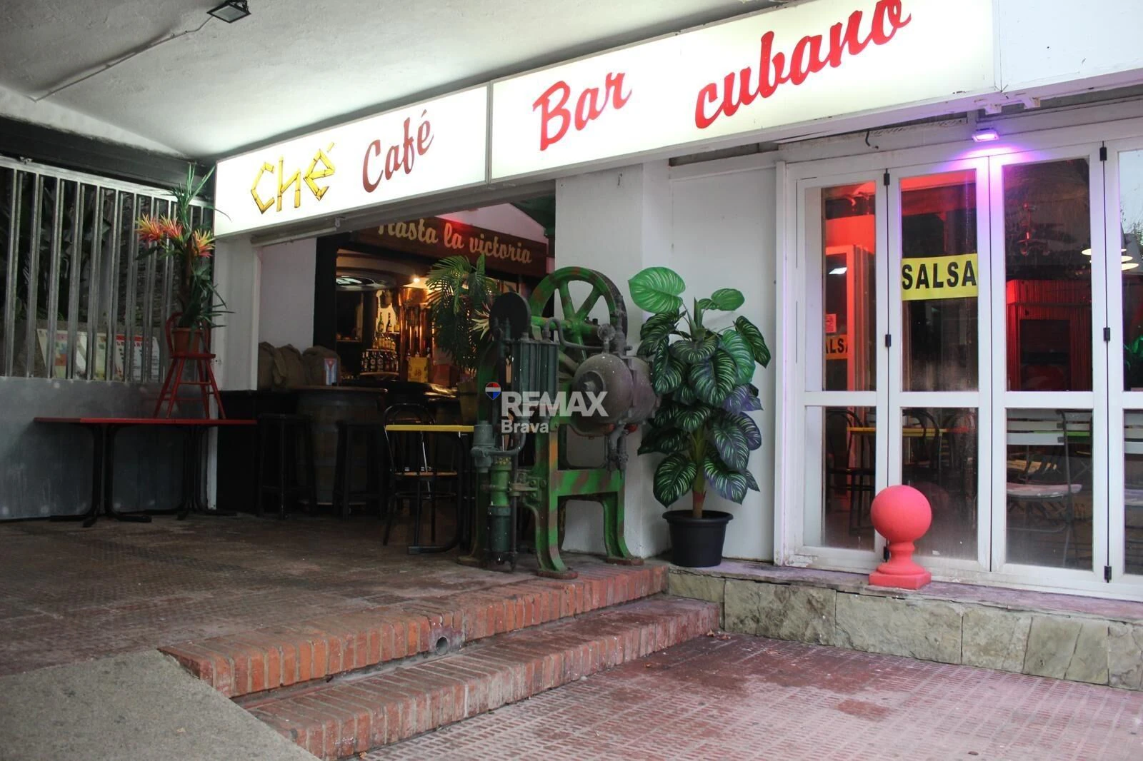 Legendario Coctel Bar de la Costa-Brava, Empuriabrava.