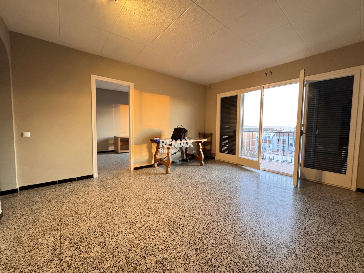 Apartamento con gran terraza y vistas al mar en pleno centro de Roses