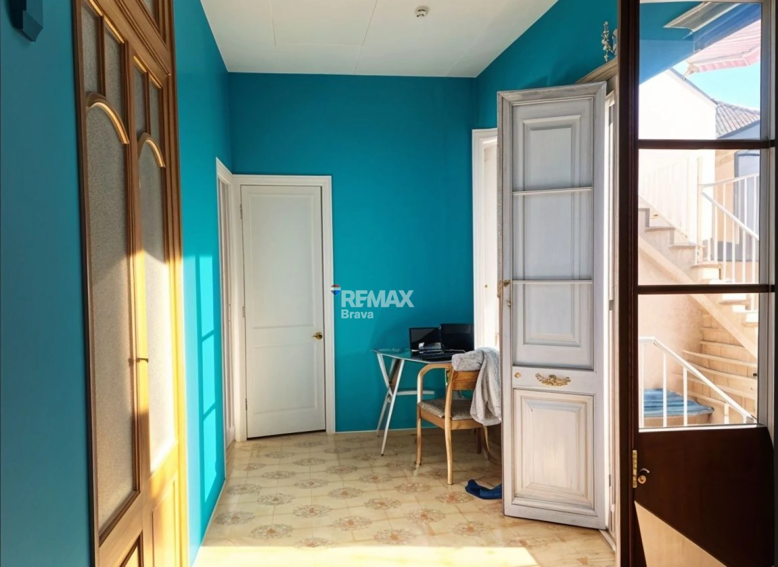 Casa con dos viviendas independientes, gran jardín y alto potencial de inversión en Olot
