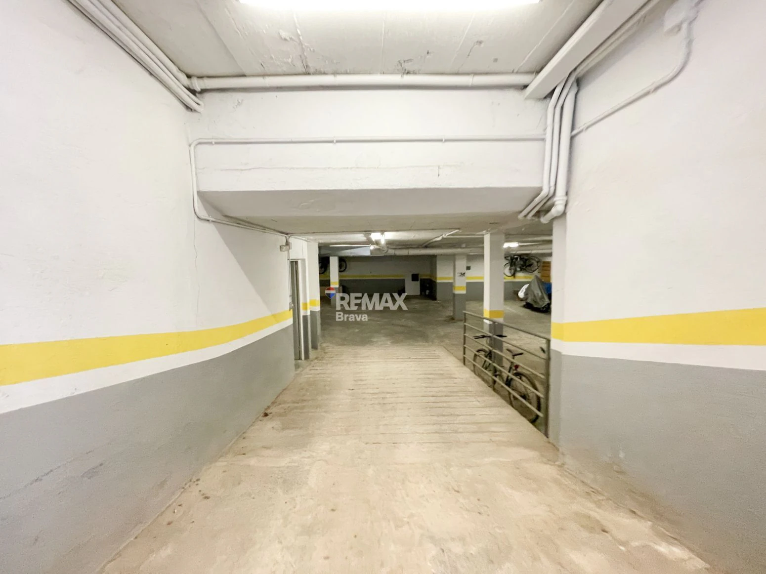 Palau-Saverdera Centre | Garaje en venta cómodo, práctico y bien ubicado