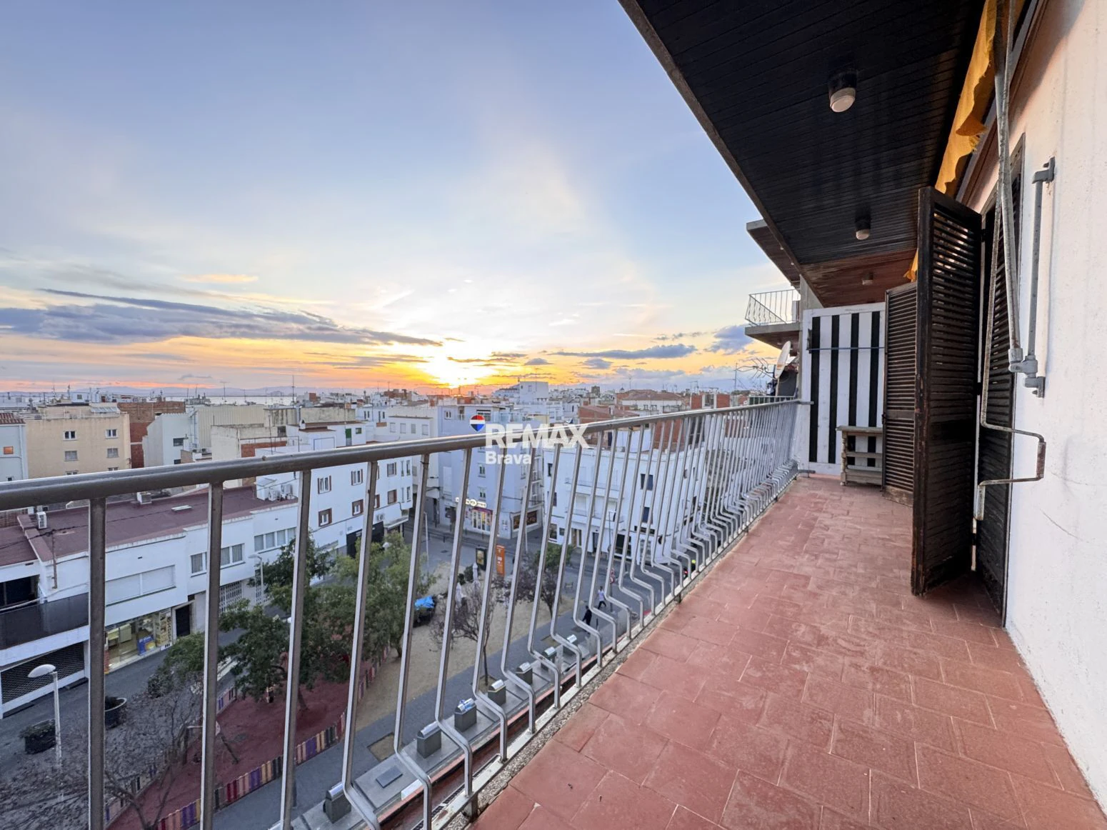 Apartamento con gran terraza y vistas al mar en pleno centro de Roses