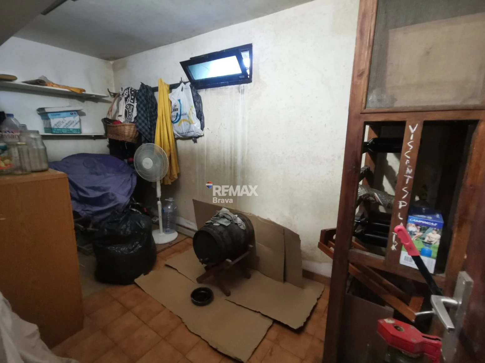 Villa con amplios espacios, jardín privado y buena ubicación en Girona