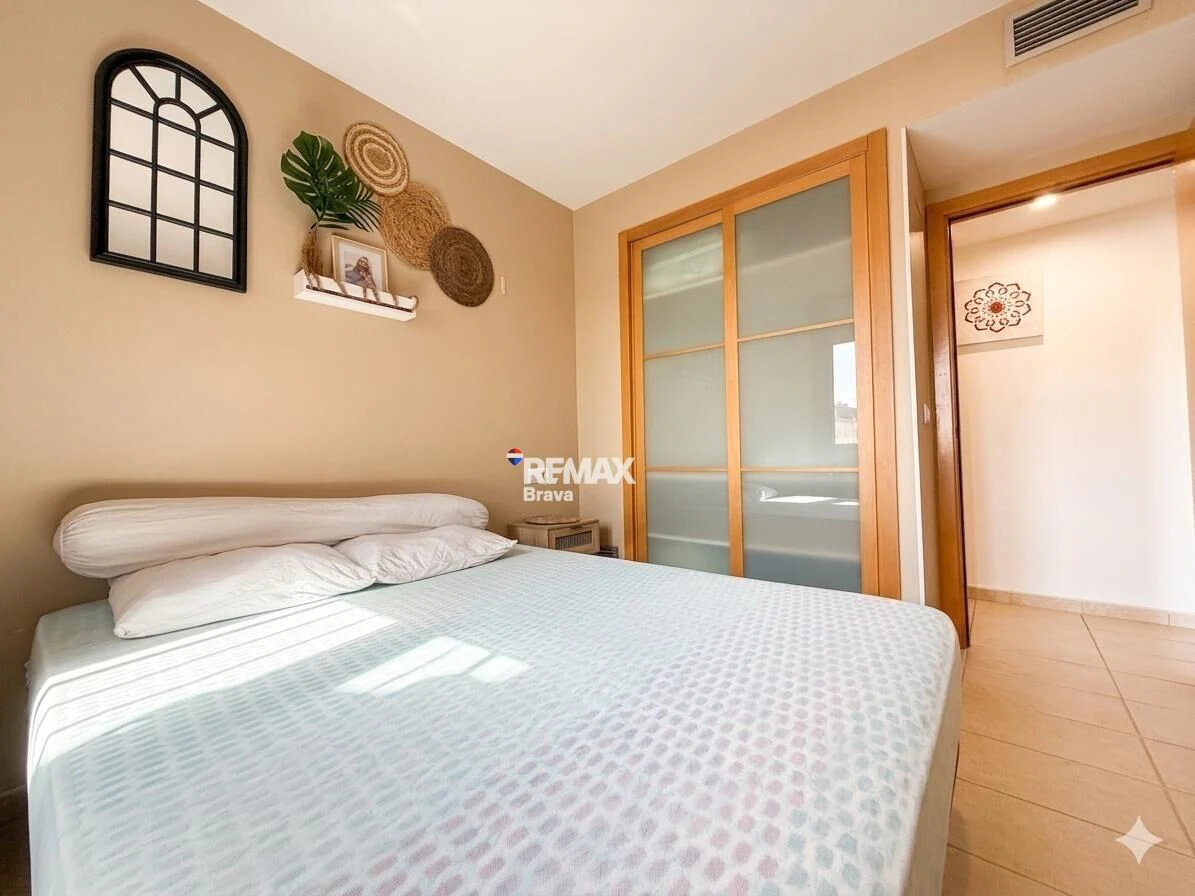 Exclusivo ático con solárium en Empuriabrava, luminosidad, confort y vistas despejadas en el sector Alberes