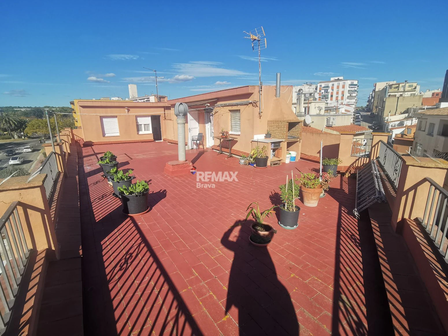Edificio con terrazas, local comercial y posibilidad de ampliación en Sant Feliu de Guíxols