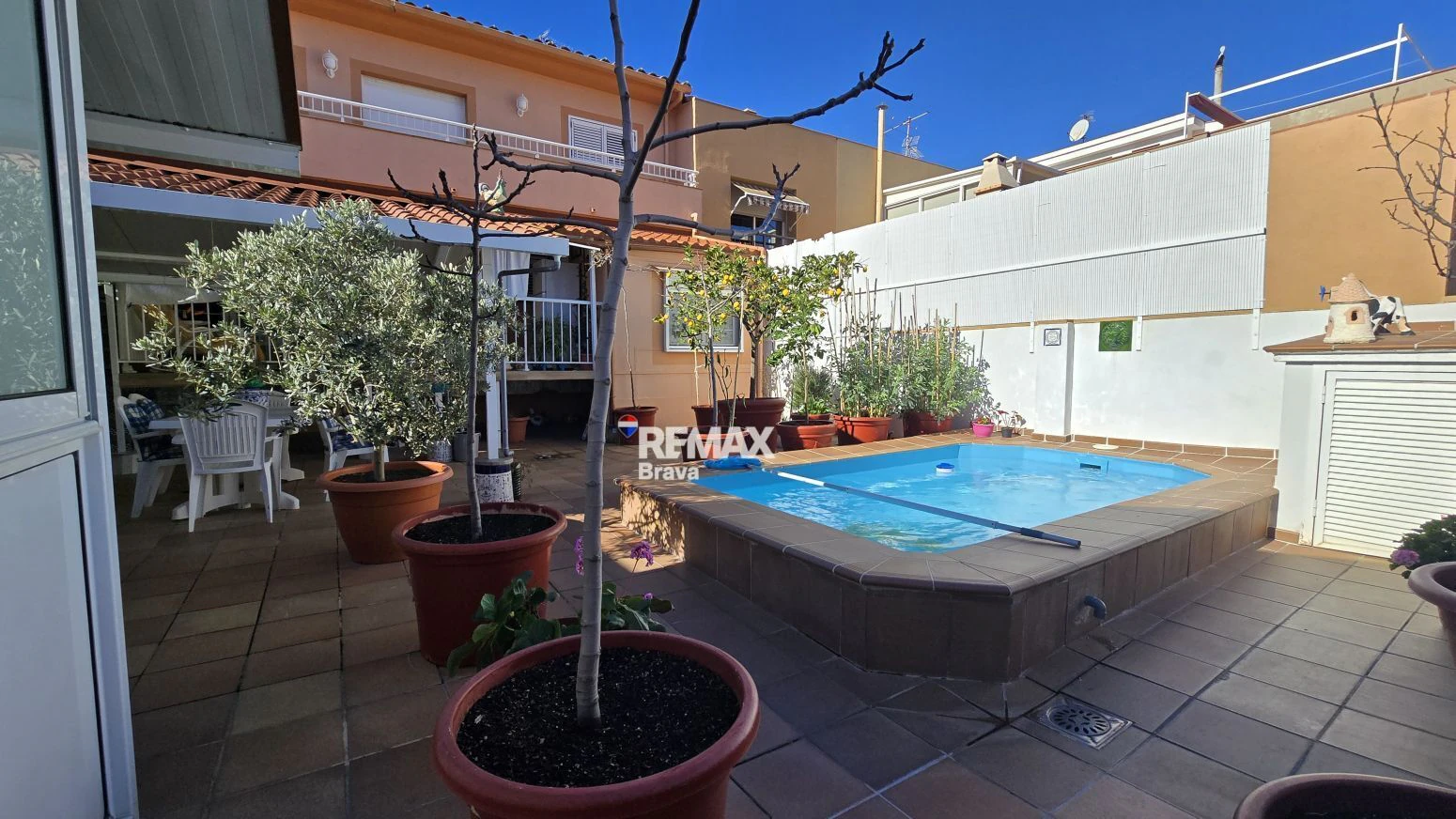 Amplia vivienda con piscina, ascensor y garaje cerca de la playa en Pineda de Mar