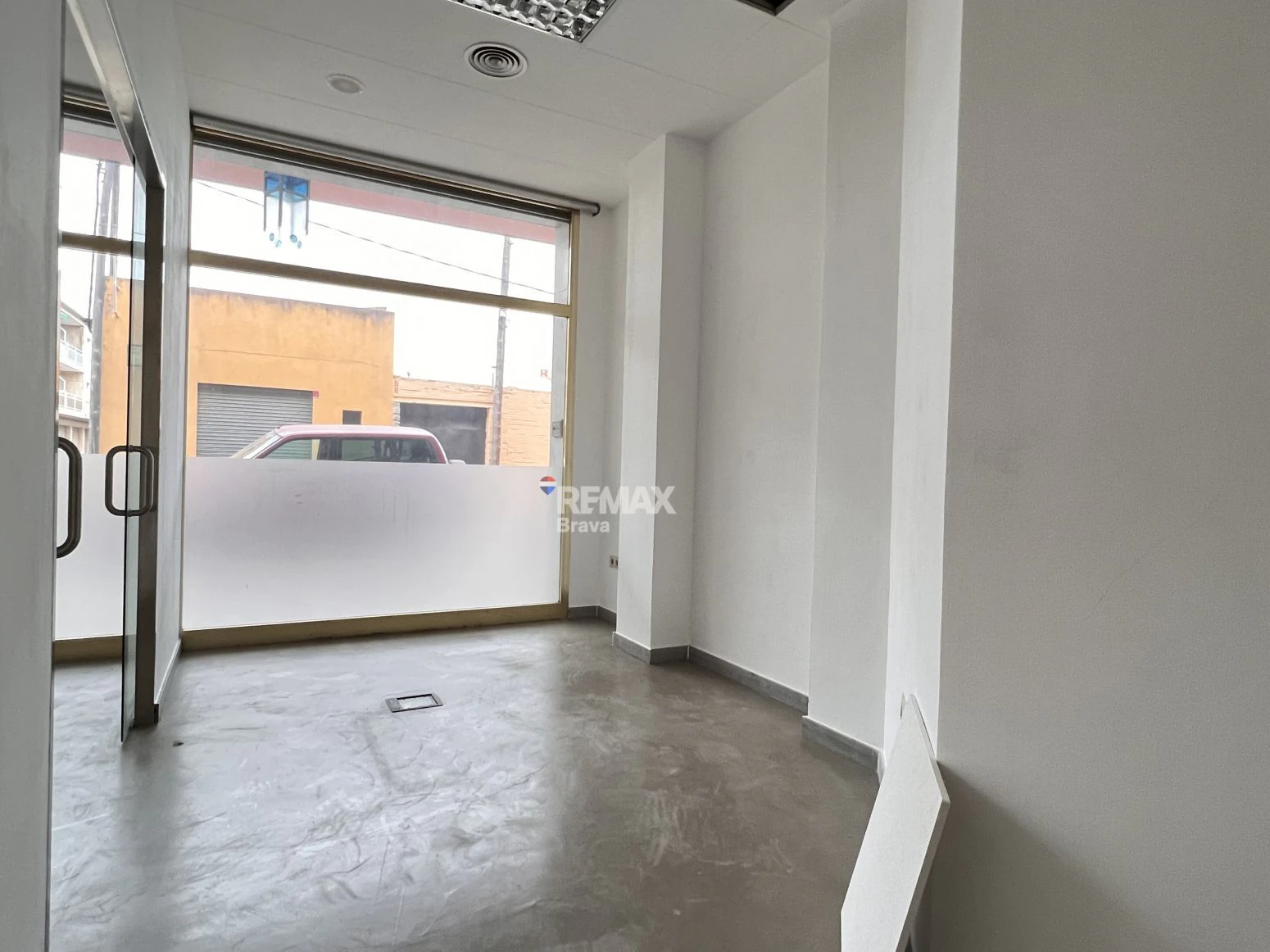 Local comercial de 200 m² con excelente visibilidad en La Bisbal d’Empordà