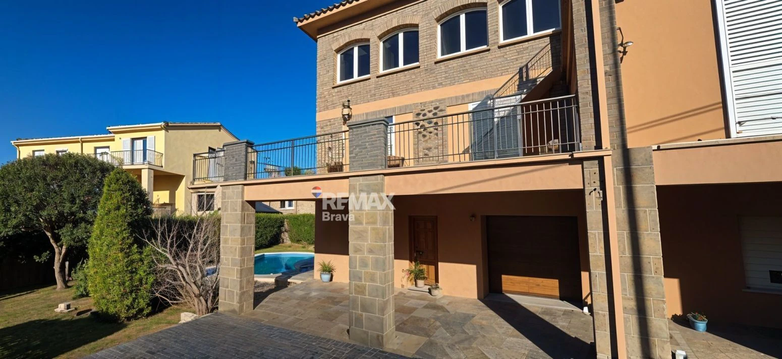 Casa con piscina y espacio independiente en Celrà