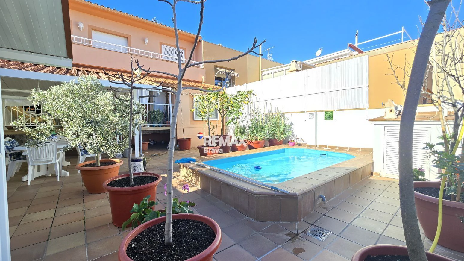 Amplia vivienda con piscina, ascensor y garaje cerca de la playa en Pineda de Mar