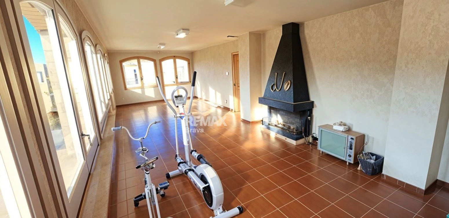 Casa con piscina y espacio independiente en Celrà