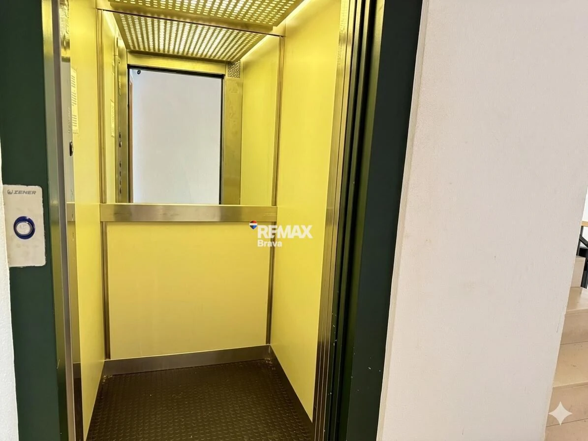 Exclusivo ático con solárium en Empuriabrava, luminosidad, confort y vistas despejadas en el sector Alberes