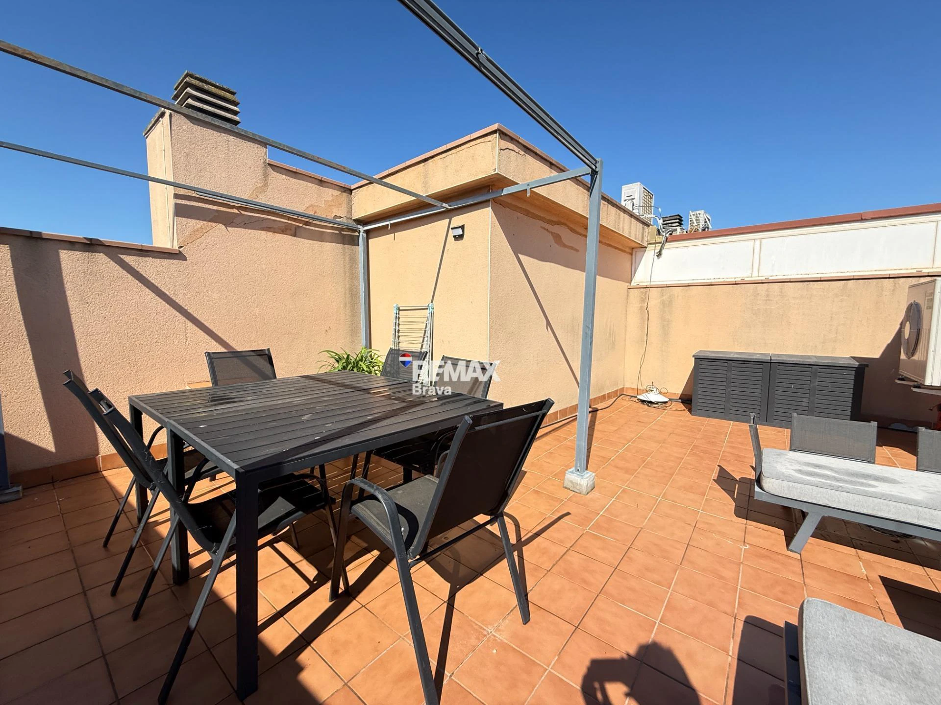 Exclusivo ático con solárium en Empuriabrava, luminosidad, confort y vistas despejadas en el sector Alberes