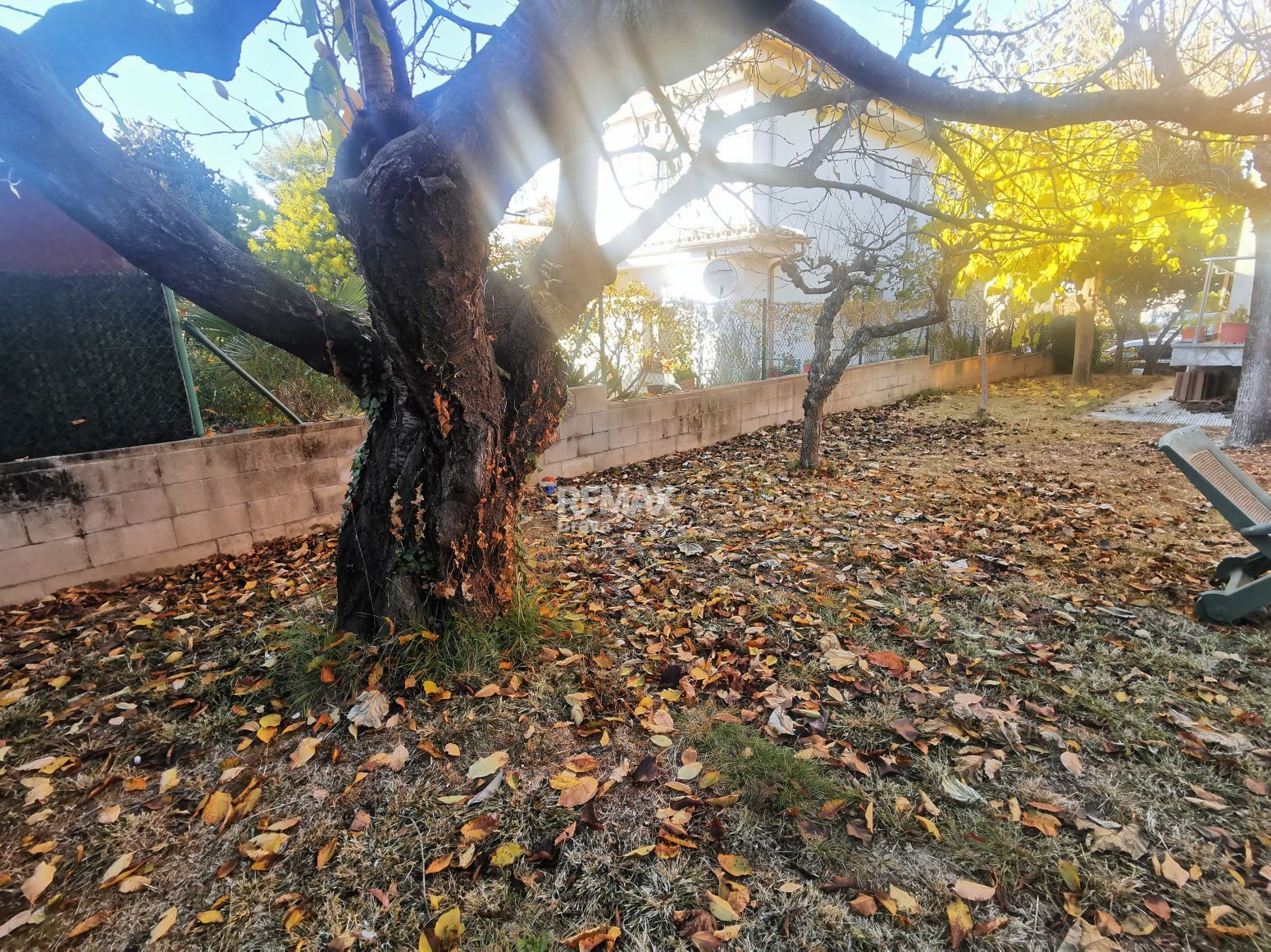 Villa con amplios espacios, jardín privado y buena ubicación en Girona