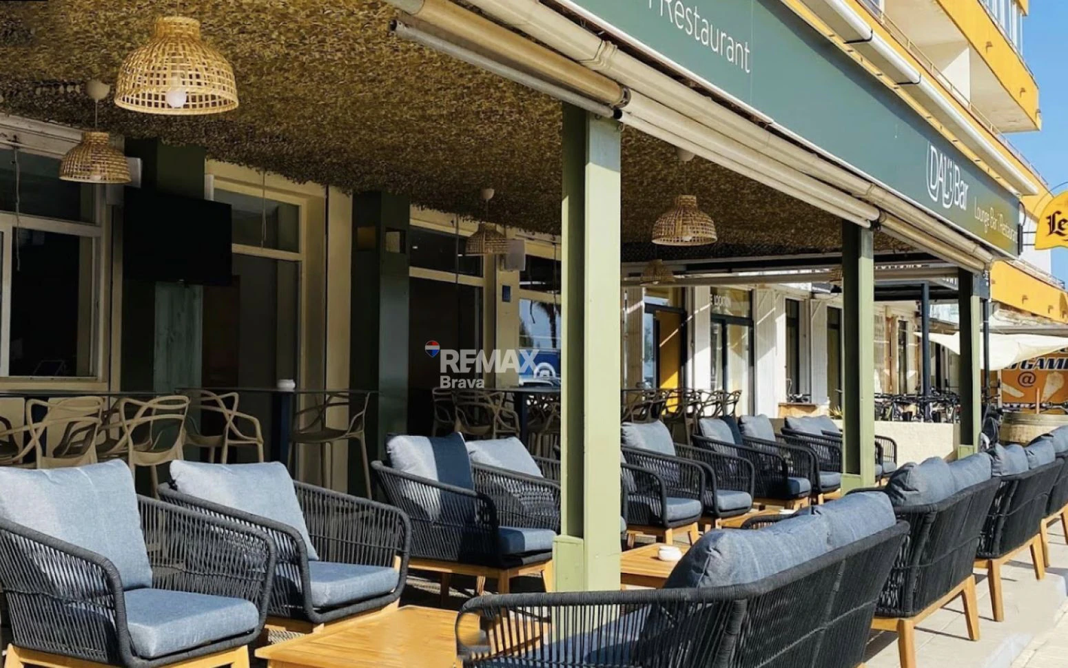 Traspaso de bar-restaurante a 50 metros de la playa en Roses