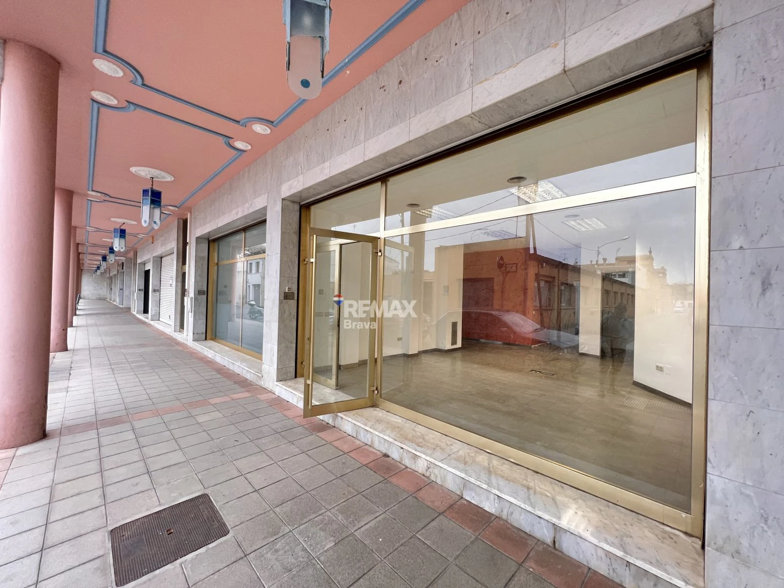 Local comercial de 200 m² con excelente visibilidad en La Bisbal d’Empordà