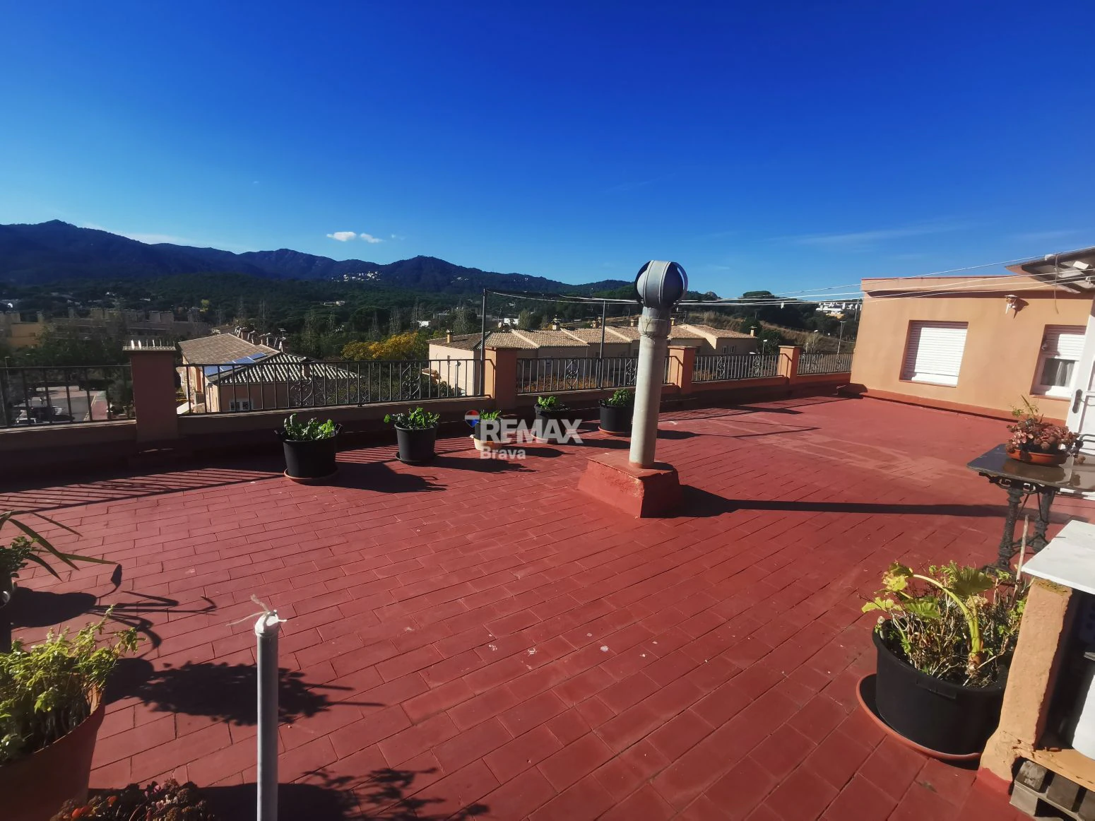 Casa con múltiples posibilidades en Sant Feliu de Guíxols: vivienda, negocio y ampliación
