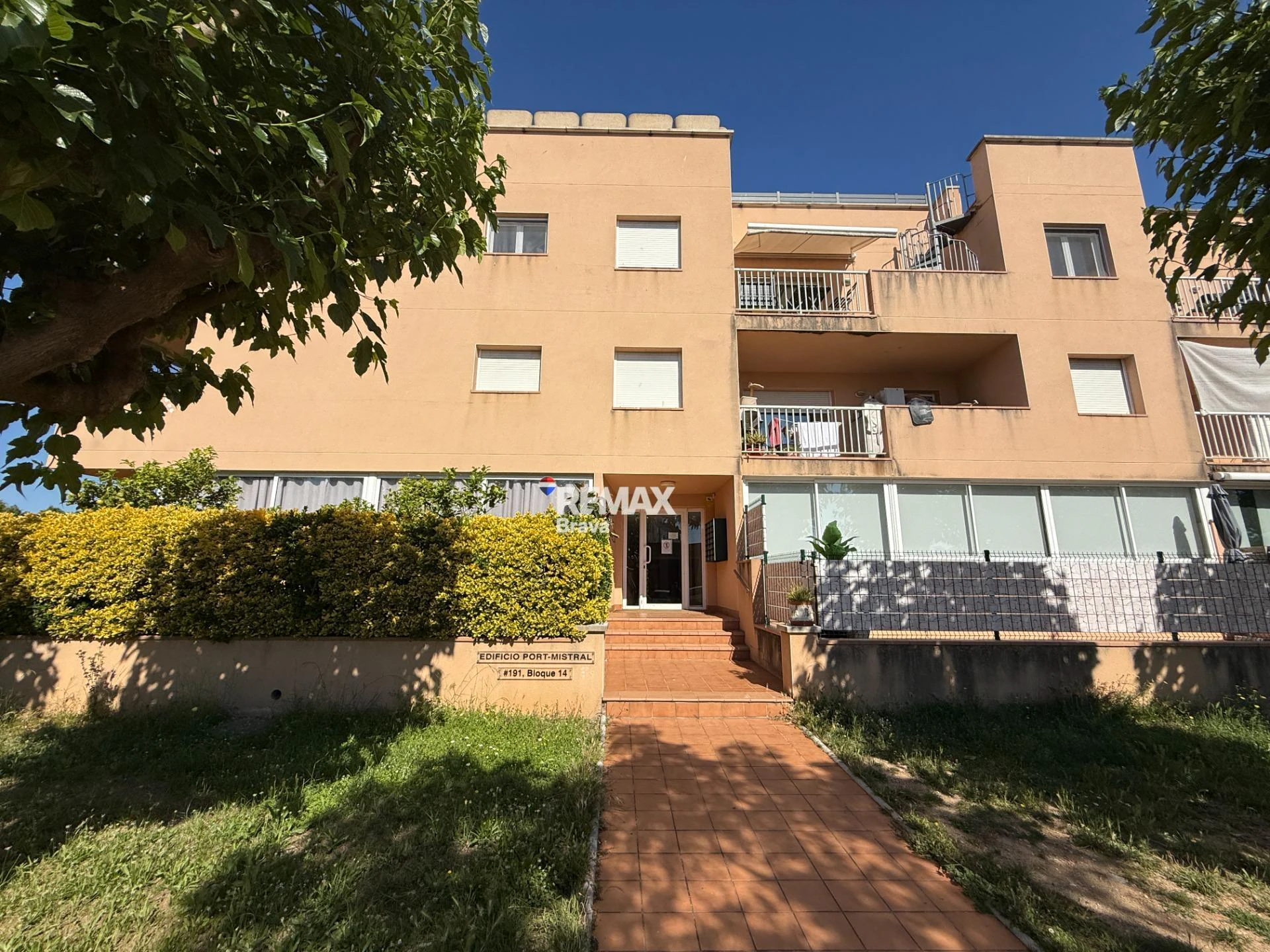 Exclusivo ático con solárium en Empuriabrava, luminosidad, confort y vistas despejadas en el sector Alberes