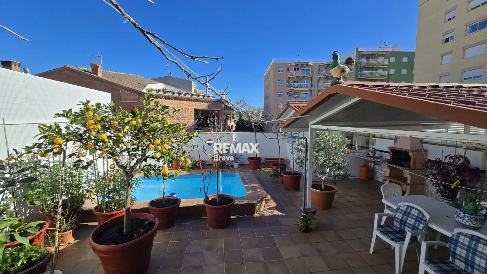 Amplia vivienda con piscina, ascensor y garaje cerca de la playa en Pineda de Mar