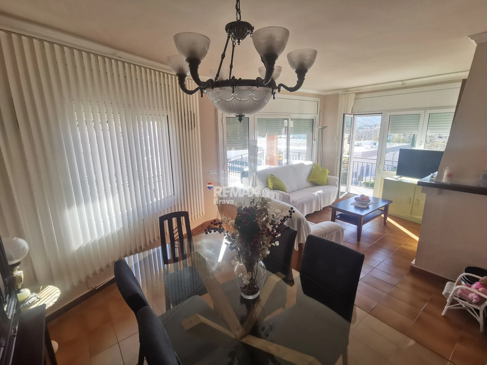 Edificio con terrazas, local comercial y posibilidad de ampliación en Sant Feliu de Guíxols