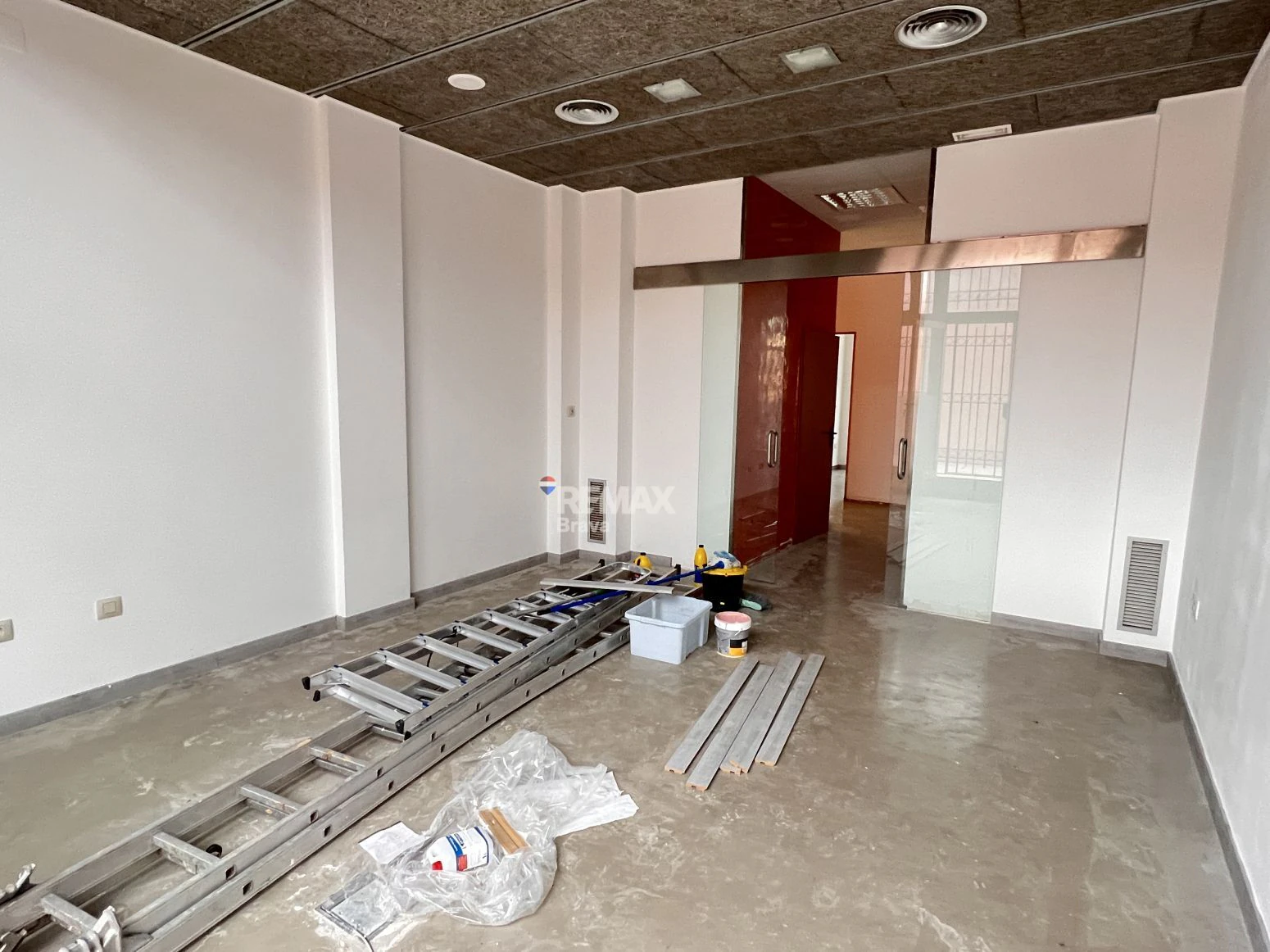 Local comercial de 200 m² con excelente visibilidad en La Bisbal d’Empordà