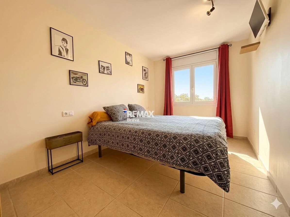 Exclusivo ático con solárium en Empuriabrava, luminosidad, confort y vistas despejadas en el sector Alberes