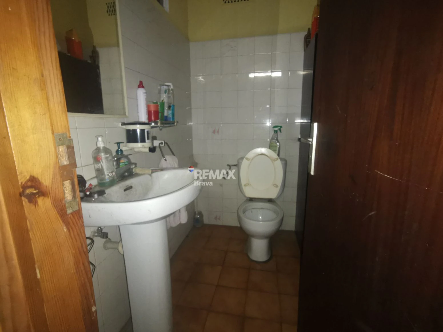 Villa con amplios espacios, jardín privado y buena ubicación en Girona