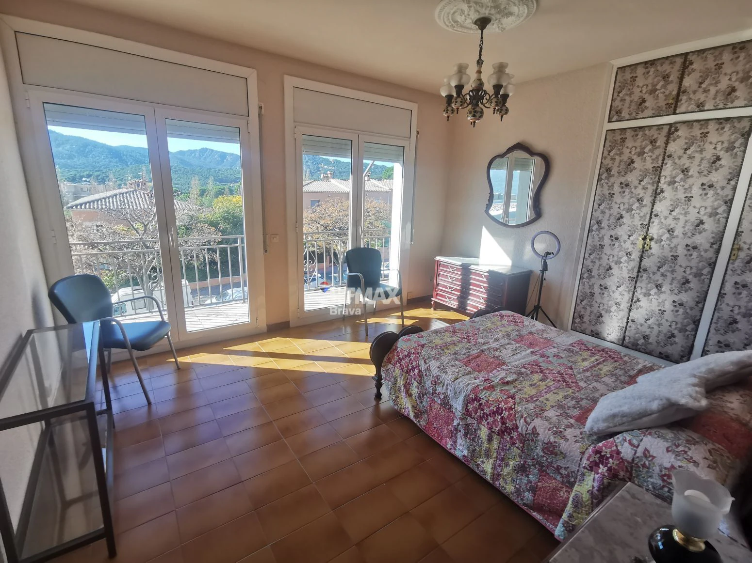 Edificio con terrazas, local comercial y posibilidad de ampliación en Sant Feliu de Guíxols
