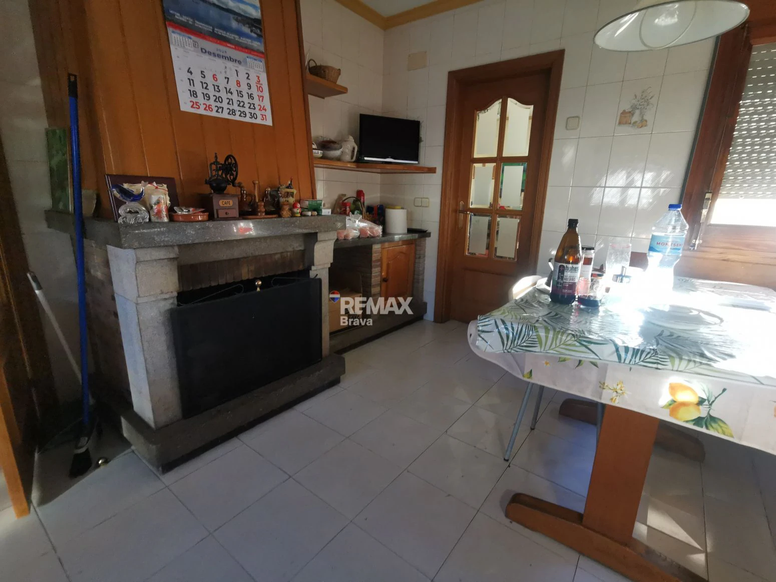 Villa con amplios espacios, jardín privado y buena ubicación en Girona