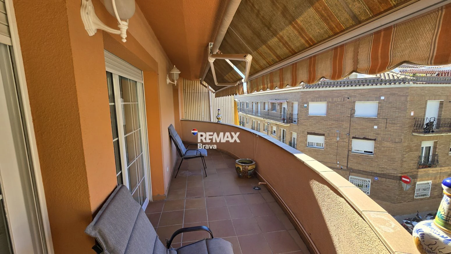 Amplia vivienda con piscina, ascensor y garaje cerca de la playa en Pineda de Mar